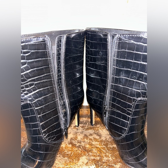 ❤︎❤︎Black Faux Croc. Stiletto Mid-Shin Boots by EXPRESS❤︎❤︎ - Picture 4 of 7